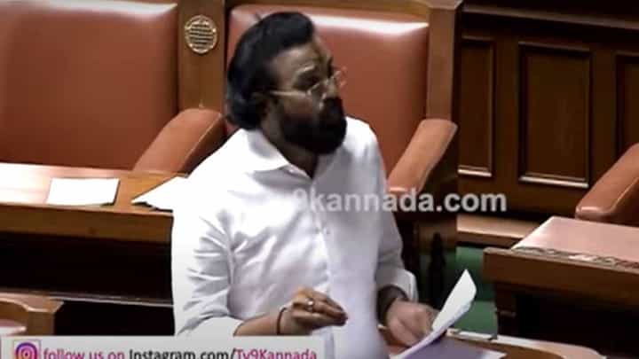 ಪಾವಗಡ ಬಸ್ ದುರಂತ: ವಿಷಯ ಗೊತ್ತಾದ ಕೂಡಲೇ ಸ್ಥಳಕ್ಕೆ ಧಾವಿಸಿ ಪರಿಹಾರ ಕಾರ್ಯಗಳನ್ನು ಕೈಗೊಂಡೆ ಎಂದರು ಶ್ರೀರಾಮುಲು ಪಾವಗಡ ಬಸ್ ದುರಂತ: ವಿಷಯ ಗೊತ್ತಾದ ಕೂಡಲೇ ಸ್ಥಳಕ್ಕೆ ಧಾವಿಸಿ ಪರಿಹಾರ ಕಾರ್ಯಗಳನ್ನು ಕೈಗೊಂಡೆ ಎಂದರು ಶ್ರೀರಾಮುಲು