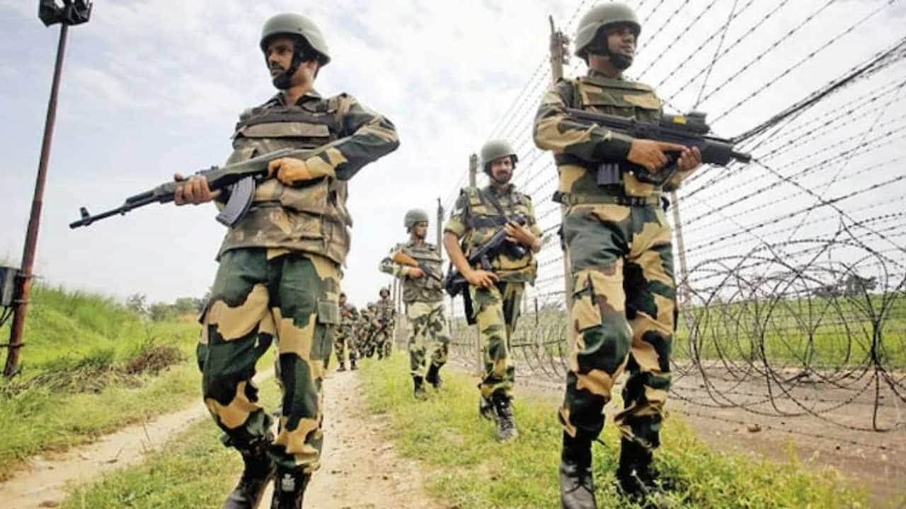 BSF: ಸಹೋದ್ಯೋಗಿಗಳ ಮೇಲೆ ಬಿಎಸ್ಎಫ್ ಜವಾನನಿಂದ ಗುಂಡಿನ ದಾಳಿ; ಪ್ರಕರಣದಲ್ಲಿ 5 ಯೋಧರ ಸಾವು BSF: ಸಹೋದ್ಯೋಗಿಗಳ ಮೇಲೆ ಬಿಎಸ್ಎಫ್ ಜವಾನನಿಂದ ಗುಂಡಿನ ದಾಳಿ; ಪ್ರಕರಣದಲ್ಲಿ 5 ಯೋಧರ ಸಾವು