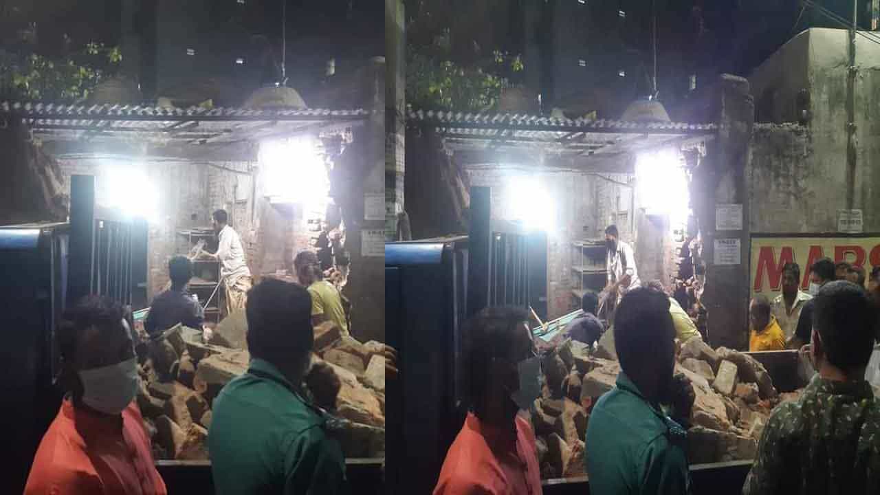 ಢಾಕಾದಲ್ಲಿ ಇಸ್ಕಾನ್ ದೇವಾಲಯ ಧ್ವಂಸಗೊಳಿಸಿದ ದುಷ್ಕರ್ಮಿಗಳ ಗುಂಪು; ಮೂವರು ಭಕ್ತರಿಗೆ ಗಾಯ ಢಾಕಾದಲ್ಲಿ ಇಸ್ಕಾನ್ ದೇವಾಲಯ ಧ್ವಂಸಗೊಳಿಸಿದ ದುಷ್ಕರ್ಮಿಗಳ ಗುಂಪು; ಮೂವರು ಭಕ್ತರಿಗೆ ಗಾಯ