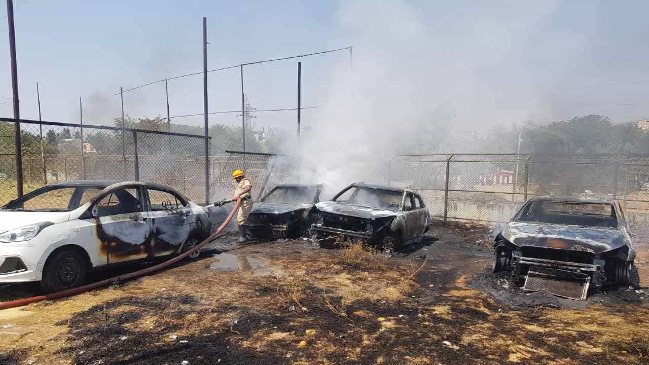 ವಿಜಯನಗರದಲ್ಲಿ ವಕೀಲರ ಮೇಲೆ ಚಾಕುವಿನಿಂದ ಹಲ್ಲೆ, ಬೆಂಗಳೂರಿನಲ್ಲಿ ಖಾಸಗಿ ಫೈನಾನ್ಸ್ನ 7 ಕಾರ್ಗಳಿಗೆ ಬೆಂಕಿ ವಿಜಯನಗರದಲ್ಲಿ ವಕೀಲರ ಮೇಲೆ ಚಾಕುವಿನಿಂದ ಹಲ್ಲೆ, ಬೆಂಗಳೂರಿನಲ್ಲಿ ಖಾಸಗಿ ಫೈನಾನ್ಸ್ನ 7 ಕಾರ್ಗಳಿಗೆ ಬೆಂಕಿ