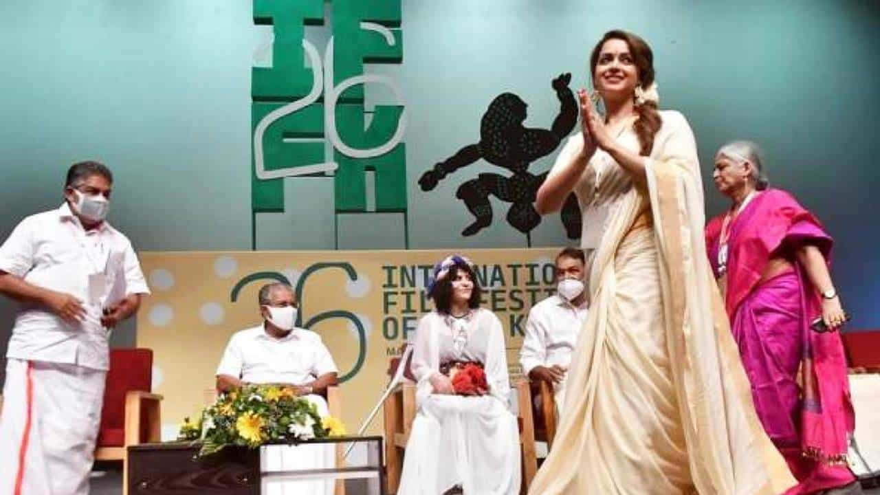 ಕೇರಳ ಅಂತಾರಾಷ್ಟ್ರೀಯ ಚಲನಚಿತ್ರೋತ್ಸವ ಉದ್ಘಾಟನೆಗೆ ಭಾವನಾ ಸರ್ಪ್ರೈಸ್ ಎಂಟ್ರಿ; ನಟಿಗೆ ಅದ್ದೂರಿ ಸ್ವಾಗತ- ವಿಡಿಯೋ ಇಲ್ಲಿದೆ ಕೇರಳ ಅಂತಾರಾಷ್ಟ್ರೀಯ ಚಲನಚಿತ್ರೋತ್ಸವ ಉದ್ಘಾಟನೆಗೆ ಭಾವನಾ ಸರ್ಪ್ರೈಸ್ ಎಂಟ್ರಿ; ನಟಿಗೆ ಅದ್ದೂರಿ ಸ್ವಾಗತ- ವಿಡಿಯೋ ಇಲ್ಲಿದೆ