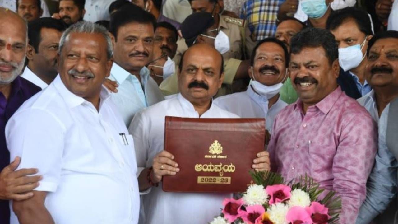 Karnataka Budget 2022: ಕಲ್ಯಾಣ ಕರ್ನಾಟಕ ಭಾಗದ ಜನರಿಗೆ ತುಸು ಹುಳಿ - ತುಸು ಸಿಹಿ ಅನ್ನುವಂತಹ ಸಿಎಂ ಬೊಮ್ಮಾಯಿ ಬಜೆಟ್