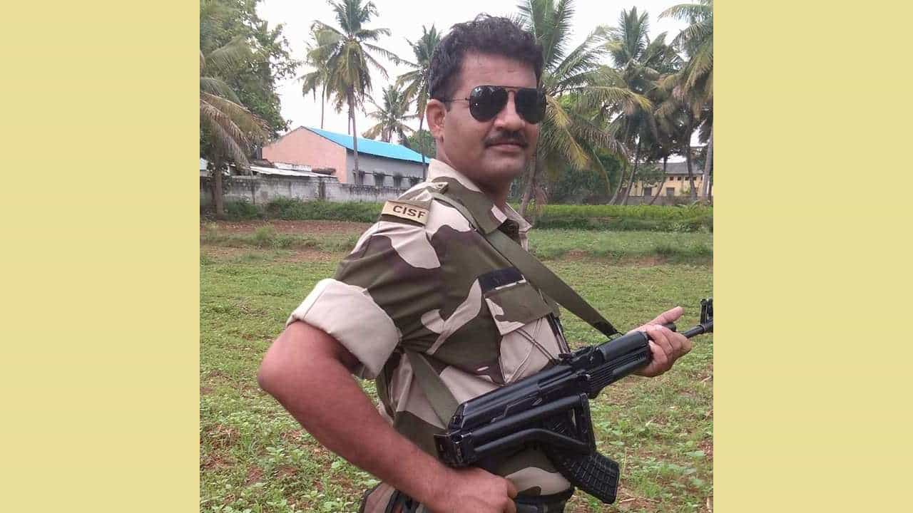 ಕರ್ತವ್ಯನಿರತ ಕರ್ನಾಟಕದ ಯೋಧ ಉತ್ತರಪ್ರದೇಶದಲ್ಲಿ ನಿಧನ; ಪಾರ್ಥಿವ ಶರೀರ ಬುಧವಾರ ಸ್ವಗ್ರಾಮಕ್ಕೆ ಕರ್ತವ್ಯನಿರತ ಕರ್ನಾಟಕದ ಯೋಧ ಉತ್ತರಪ್ರದೇಶದಲ್ಲಿ ನಿಧನ; ಪಾರ್ಥಿವ ಶರೀರ ಬುಧವಾರ ಸ್ವಗ್ರಾಮಕ್ಕೆ