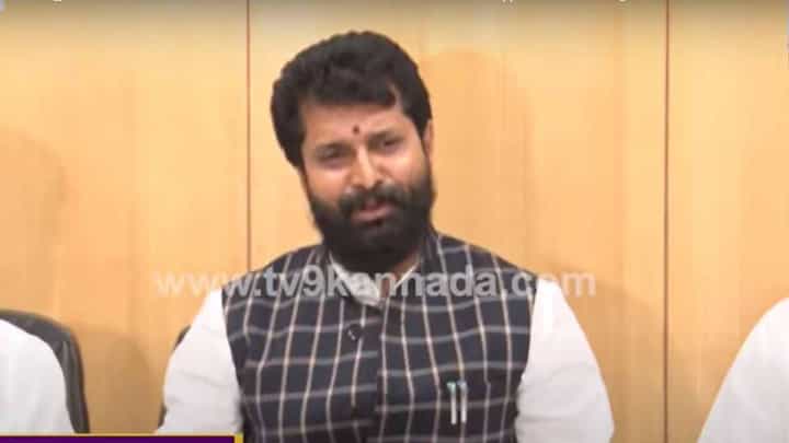 ಗೋವಾನಲ್ಲಿ ಫಲಿತಾಂಶ ಪ್ರಕಟಗೊಳ್ಳುವ ಮೊದಲೇ ಕೆಪಿಸಿಸಿ ಸದಸ್ಯರು ಸರ್ಕಾರ ರಚಿಸುವ ದಾವೆ ಹೂಡಲು ಹೋಗಿದ್ದರು! ಸಿಟಿ ರವಿ ಗೋವಾನಲ್ಲಿ ಫಲಿತಾಂಶ ಪ್ರಕಟಗೊಳ್ಳುವ ಮೊದಲೇ ಕೆಪಿಸಿಸಿ ಸದಸ್ಯರು ಸರ್ಕಾರ ರಚಿಸುವ ದಾವೆ ಹೂಡಲು ಹೋಗಿದ್ದರು! ಸಿಟಿ ರವಿ