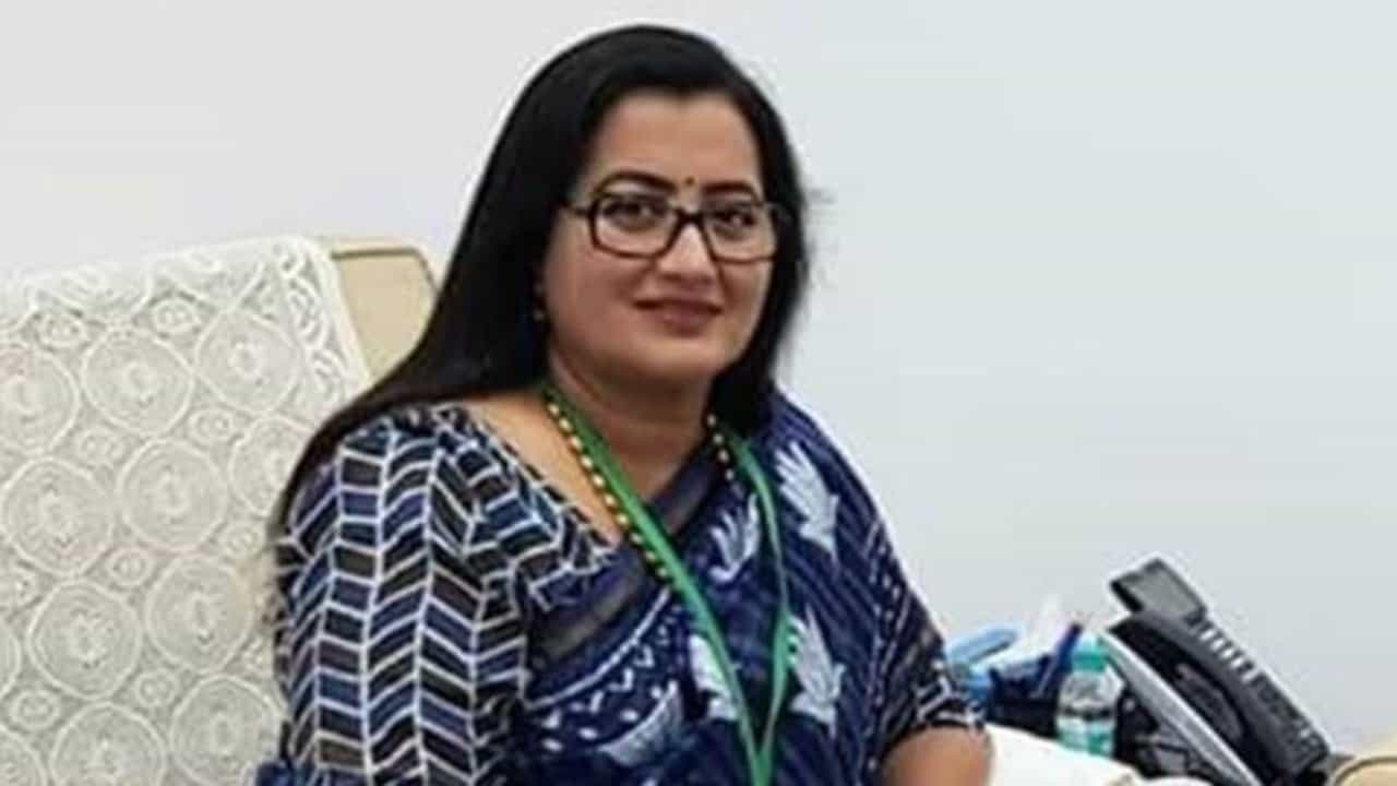 ಮಂಡ್ಯದಲ್ಲಿ ಸೂಪರ್ ಸ್ಪೆಷಾಲಿಟಿ ಆಸ್ಪತ್ರೆ ಆರಂಭಿಸಲಾಗುವುದು, ಆದರೆ ಅಧಿಕಾರಿಗಳು ಸ್ಪಂದಿಸುತ್ತಿಲ್ಲ: ಸಂಸದೆ ಸುಮಲತಾ ಅಳಲು ಮಂಡ್ಯದಲ್ಲಿ ಸೂಪರ್ ಸ್ಪೆಷಾಲಿಟಿ ಆಸ್ಪತ್ರೆ ಆರಂಭಿಸಲಾಗುವುದು, ಆದರೆ ಅಧಿಕಾರಿಗಳು ಸ್ಪಂದಿಸುತ್ತಿಲ್ಲ: ಸಂಸದೆ ಸುಮಲತಾ ಅಳಲು
