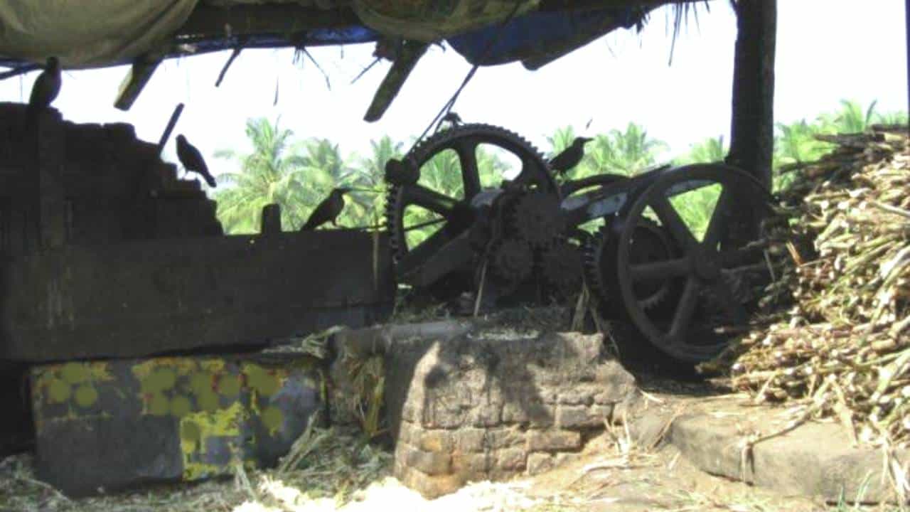 ಹೊಸಪೇಟೆ: ಕಬ್ಬು ನುರಿಯುವ ಗಾಣಕ್ಕೆ ಸಿಲುಕಿ ಕಾರ್ಮಿಕ ಛಿದ್ರ ಛಿದ್ರ ಹೊಸಪೇಟೆ: ಕಬ್ಬು ನುರಿಯುವ ಗಾಣಕ್ಕೆ ಸಿಲುಕಿ ಕಾರ್ಮಿಕ ಛಿದ್ರ ಛಿದ್ರ