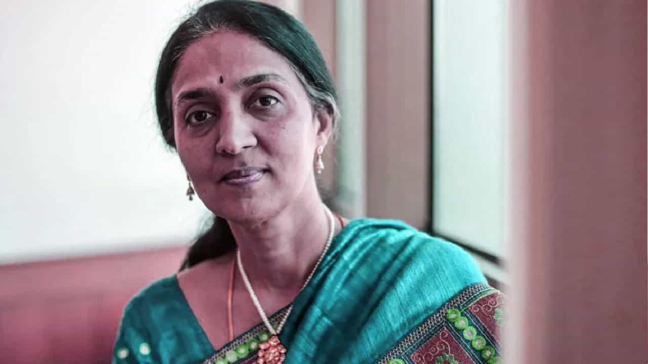 Chitra Ramakrishna: ಎನ್ಎಸ್ಇ ಹಗರಣದ ಪ್ರಮುಖ ಆರೋಪಿ ಚಿತ್ರಾ ರಾಮಕೃಷ್ಣ 14 ದಿನಗಳ ನ್ಯಾಯಾಂಗ ಬಂಧನಕ್ಕೆ Chitra Ramakrishna: ಎನ್ಎಸ್ಇ ಹಗರಣದ ಪ್ರಮುಖ ಆರೋಪಿ ಚಿತ್ರಾ ರಾಮಕೃಷ್ಣ 14 ದಿನಗಳ ನ್ಯಾಯಾಂಗ ಬಂಧನಕ್ಕೆ