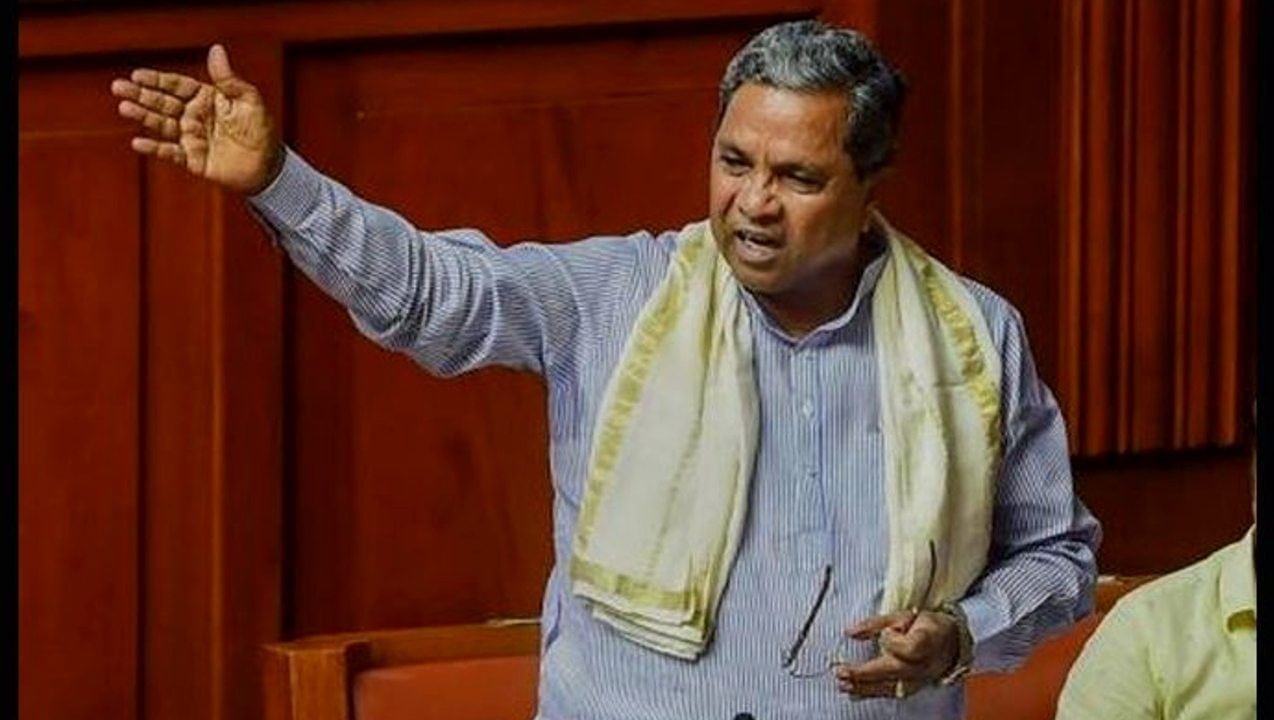ಸ್ವಾಮೀಜಿಗಳ ಬಟ್ಟೆ ಹಿಜಾಬ್ಗೆ ಹೋಲಿಸಿ ಹೇಳಿಕೆ ವಿಚಾರ: ಟ್ವೀಟ್ ಮಾಡಿ, ಅಪಪ್ರಚಾರವೆಂದ ವಿಪಕ್ಷ ನಾಯಕ ಸಿದ್ದರಾಮಯ್ಯ! ಸ್ವಾಮೀಜಿಗಳ ಬಟ್ಟೆ ಹಿಜಾಬ್ಗೆ ಹೋಲಿಸಿ ಹೇಳಿಕೆ ವಿಚಾರ: ಟ್ವೀಟ್ ಮಾಡಿ, ಅಪಪ್ರಚಾರವೆಂದ ವಿಪಕ್ಷ ನಾಯಕ ಸಿದ್ದರಾಮಯ್ಯ!