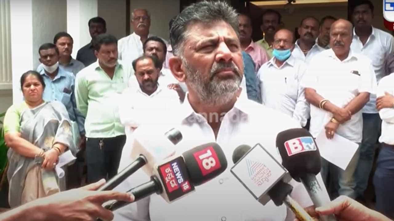 ಸ್ವಾಮೀಜಿಗಳ ಬಗ್ಗೆ ಮಾತಾಡಿರುವುದಕ್ಕೆ ಸಿದ್ದರಾಮಯ್ಯ ಅವರೇ ಉತ್ತರ ಕೊಡುತ್ತಾರೆ ಎಂದರು ಡಿಕೆ ಶಿವಕುಮಾರ್ ಸ್ವಾಮೀಜಿಗಳ ಬಗ್ಗೆ ಮಾತಾಡಿರುವುದಕ್ಕೆ ಸಿದ್ದರಾಮಯ್ಯ ಅವರೇ ಉತ್ತರ ಕೊಡುತ್ತಾರೆ ಎಂದರು ಡಿಕೆ ಶಿವಕುಮಾರ್