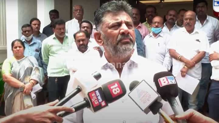 ಸ್ವಾಮೀಜಿಗಳ ಬಗ್ಗೆ ಮಾತಾಡಿರುವುದಕ್ಕೆ ಸಿದ್ದರಾಮಯ್ಯ ಅವರೇ ಉತ್ತರ ಕೊಡುತ್ತಾರೆ ಎಂದರು ಡಿಕೆ ಶಿವಕುಮಾರ್ ಸ್ವಾಮೀಜಿಗಳ ಬಗ್ಗೆ ಮಾತಾಡಿರುವುದಕ್ಕೆ ಸಿದ್ದರಾಮಯ್ಯ ಅವರೇ ಉತ್ತರ ಕೊಡುತ್ತಾರೆ ಎಂದರು ಡಿಕೆ ಶಿವಕುಮಾರ್