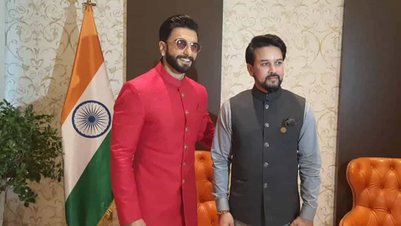 Dubai Expo 2020: ಜಾಗತಿಕ ಮಟ್ಟದಲ್ಲಿ ಭಾರತೀಯ ಮಾಧ್ಯಮ, ಮನೋರಂಜನಾ ಕ್ಷೇತ್ರ; ಅನುರಾಗ್ ಠಾಕೂರ್, ರಣವೀರ್ ಸಿಂಗ್ ಮಾತುಕತೆ Dubai Expo 2020: ಜಾಗತಿಕ ಮಟ್ಟದಲ್ಲಿ ಭಾರತೀಯ ಮಾಧ್ಯಮ, ಮನೋರಂಜನಾ ಕ್ಷೇತ್ರ; ಅನುರಾಗ್ ಠಾಕೂರ್, ರಣವೀರ್ ಸಿಂಗ್ ಮಾತುಕತೆ