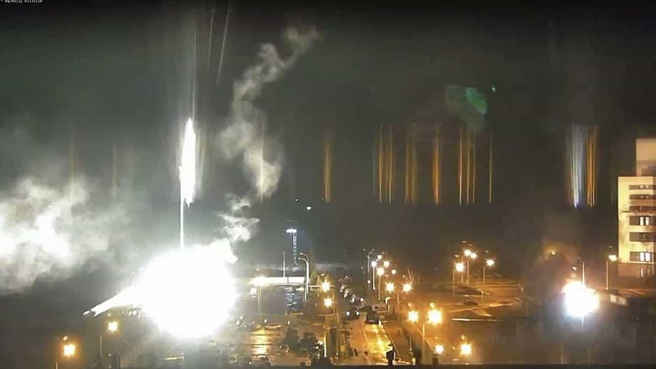 Zaporizhzhia NPP: ರಷ್ಯಾ ದಾಳಿಯಿಂದ ಜಪೋರಿಝಿಯಾ ಪರಮಾಣು ಸ್ಥಾವರಕ್ಕೆ ಬೆಂಕಿ; ಸ್ಫೋಟಗೊಂಡರೆ ಸಂಪೂರ್ಣ ಯುರೋಪ್ಗೆ ಅಪಾಯ Zaporizhzhia NPP: ರಷ್ಯಾ ದಾಳಿಯಿಂದ ಜಪೋರಿಝಿಯಾ ಪರಮಾಣು ಸ್ಥಾವರಕ್ಕೆ ಬೆಂಕಿ; ಸ್ಫೋಟಗೊಂಡರೆ ಸಂಪೂರ್ಣ ಯುರೋಪ್ಗೆ ಅಪಾಯ