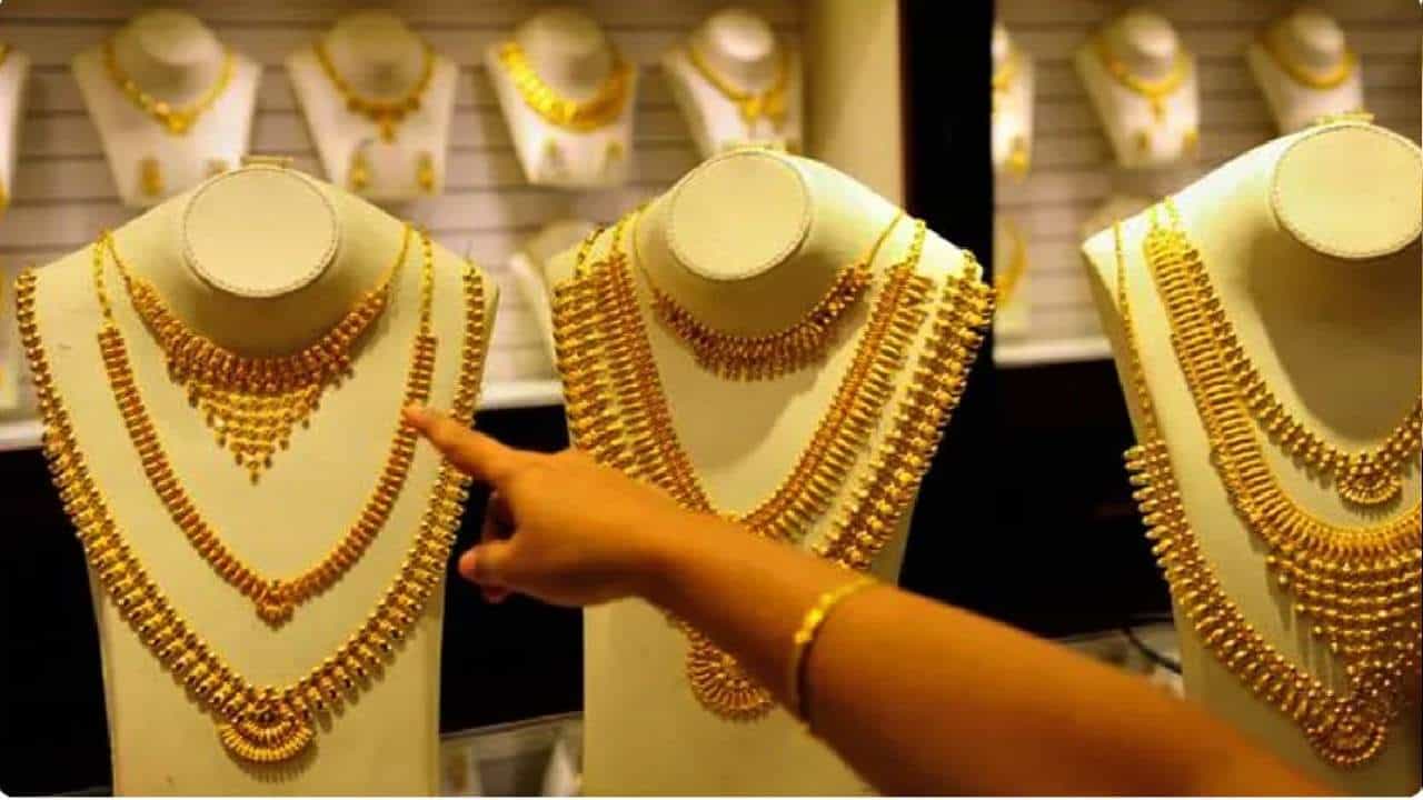 Gold- Silver Rate: ಬೆಂಗಳೂರು, ಮುಂಬೈ, ದೆಹಲಿ ಸೇರಿ ಪ್ರಮುಖ ನಗರಗಳಲ್ಲಿ ಮಾರ್ಚ್ 12ರ ಚಿನ್ನ, ಬೆಳ್ಳಿ ದರ ಹೀಗಿದೆ Gold- Silver Rate: ಬೆಂಗಳೂರು, ಮುಂಬೈ, ದೆಹಲಿ ಸೇರಿ ಪ್ರಮುಖ ನಗರಗಳಲ್ಲಿ ಮಾರ್ಚ್ 12ರ ಚಿನ್ನ, ಬೆಳ್ಳಿ ದರ ಹೀಗಿದೆ