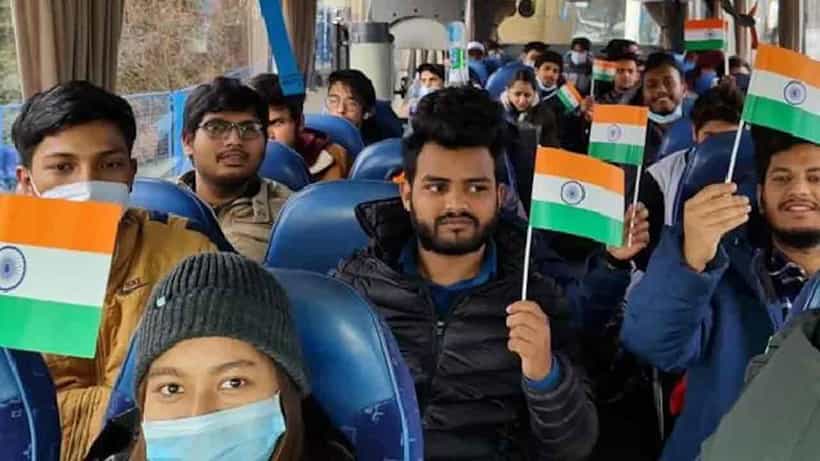 ವಿದೇಶಗಳಲ್ಲಿ ಭಾರತೀಯ ವಿದ್ಯಾರ್ಥಿಗಳು: ಯಾವ ದೇಶದಲ್ಲಿ ಎಷ್ಟು ಜನರಿದ್ದಾರೆ