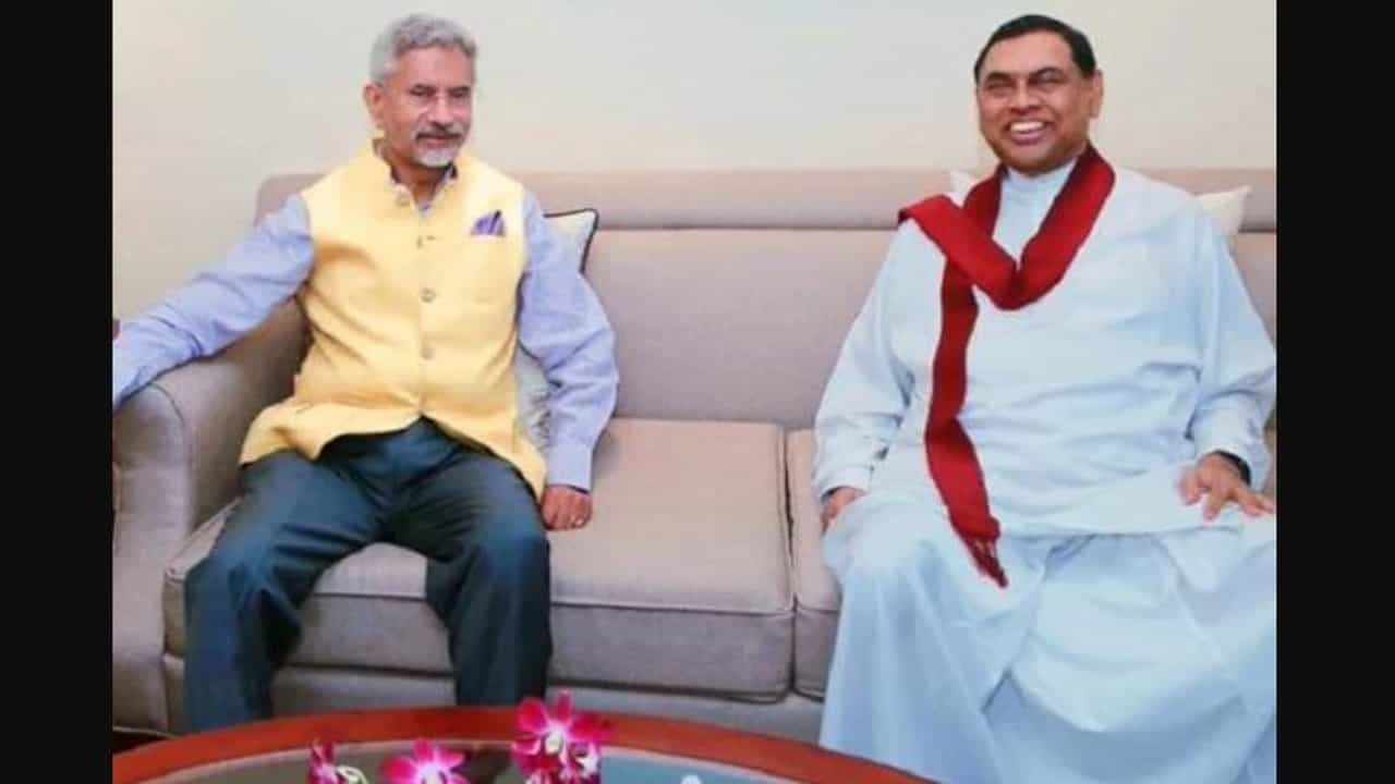 ಪಾತಾಳ ಕಚ್ಚಿರುವ ಲಂಕಾಗೆ ವಿದೇಶಾಂಗ ಸಚಿವ ಜೈಶಂಕರ್ ಭೇಟಿ, ಭಾರತ ಸಾಲ ನೀಡಿದ್ದಕ್ಕೆ ಧನ್ಯವಾದ ಅರ್ಪಿಸಿದೆ ಲಂಕಾ: ಮುಂದೆ...!? ಪಾತಾಳ ಕಚ್ಚಿರುವ ಲಂಕಾಗೆ ವಿದೇಶಾಂಗ ಸಚಿವ ಜೈಶಂಕರ್ ಭೇಟಿ, ಭಾರತ ಸಾಲ ನೀಡಿದ್ದಕ್ಕೆ ಧನ್ಯವಾದ ಅರ್ಪಿಸಿದೆ ಲಂಕಾ: ಮುಂದೆ...!?