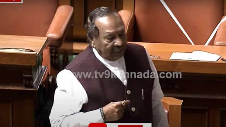 ಕಾಂಗ್ರೆಸ್ ಪಕ್ಷಕ್ಕೆ ಮಾತ್ರ ಅಲ್ಲ ಇಡೀ ರಾಜ್ಯಕ್ಕೆ ಬೆಂಕಿ ಹಚ್ಚೋನು ನೀನು ಅಂತ ಜಮೀರ್ರನ್ನು ಈಶ್ವರಪ್ಪ ಸದನದಲ್ಲಿ ಜರಿದರು ಕಾಂಗ್ರೆಸ್ ಪಕ್ಷಕ್ಕೆ ಮಾತ್ರ ಅಲ್ಲ ಇಡೀ ರಾಜ್ಯಕ್ಕೆ ಬೆಂಕಿ ಹಚ್ಚೋನು ನೀನು ಅಂತ ಜಮೀರ್ರನ್ನು ಈಶ್ವರಪ್ಪ ಸದನದಲ್ಲಿ ಜರಿದರು