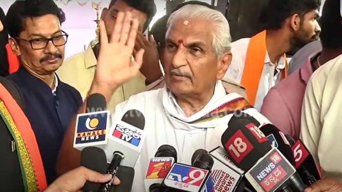 ನಾಡಿನ ಕಾನೂನು ಅವರಿಗೆ ಒಪ್ಪಿಗೆ ಇಲ್ಲ ಅಂತಾದ್ರೆ ಅವರ ವಾದವನ್ನು ಒಪ್ಪಿಕೊಳ್ಳುವಂಥ ದೇಶಕ್ಕೆ ಹೋಗಲಿ: ಕಲ್ಲಡ್ಕ ಪ್ರಭಾಕರ್ ಭಟ್ ನಾಡಿನ ಕಾನೂನು ಅವರಿಗೆ ಒಪ್ಪಿಗೆ ಇಲ್ಲ ಅಂತಾದ್ರೆ ಅವರ ವಾದವನ್ನು ಒಪ್ಪಿಕೊಳ್ಳುವಂಥ ದೇಶಕ್ಕೆ ಹೋಗಲಿ: ಕಲ್ಲಡ್ಕ ಪ್ರಭಾಕರ್ ಭಟ್