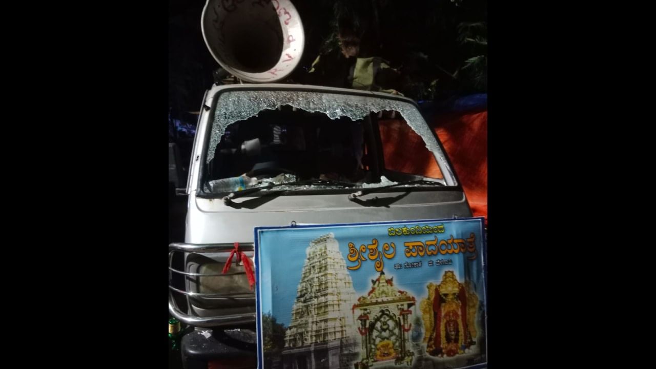 Karnataka vehicle damaged in Srisailam Incident