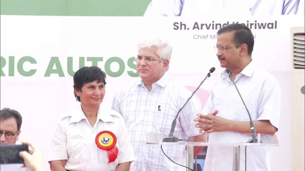 ಭಾರತದ ದೊಡ್ಡ ಪಕ್ಷ ಗೂಂಡಾಗಿರಿ ನಡೆಸಿದರೆ ಅದು ತಪ್ಪು ಸಂದೇಶ ರವಾನಿಸುತ್ತದೆ, ದೇಶಕ್ಕಾಗಿ ನಾನು ಪ್ರಾಣ ಕೊಡಬಲ್ಲೆ: ಅರವಿಂದ ಕೇಜ್ರಿವಾಲ್ ಭಾರತದ ದೊಡ್ಡ ಪಕ್ಷ ಗೂಂಡಾಗಿರಿ ನಡೆಸಿದರೆ ಅದು ತಪ್ಪು ಸಂದೇಶ ರವಾನಿಸುತ್ತದೆ, ದೇಶಕ್ಕಾಗಿ ನಾನು ಪ್ರಾಣ ಕೊಡಬಲ್ಲೆ: ಅರವಿಂದ ಕೇಜ್ರಿವಾಲ್