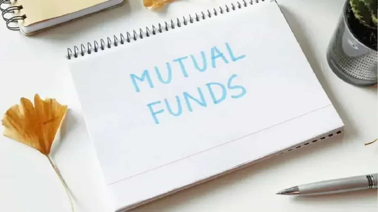 Mutual Funds: ಮ್ಯೂಚುವಲ್ ಫಂಡ್ಸ್ ಪ್ಲಾನ್ನಲ್ಲಿ ಹೂಡಿಕೆ ಮಾಡುವಾಗ ಈ 5 ಅಂಶಗಳನ್ನು ಗಮನಿಸಿ Mutual Funds: ಮ್ಯೂಚುವಲ್ ಫಂಡ್ಸ್ ಪ್ಲಾನ್ನಲ್ಲಿ ಹೂಡಿಕೆ ಮಾಡುವಾಗ ಈ 5 ಅಂಶಗಳನ್ನು ಗಮನಿಸಿ