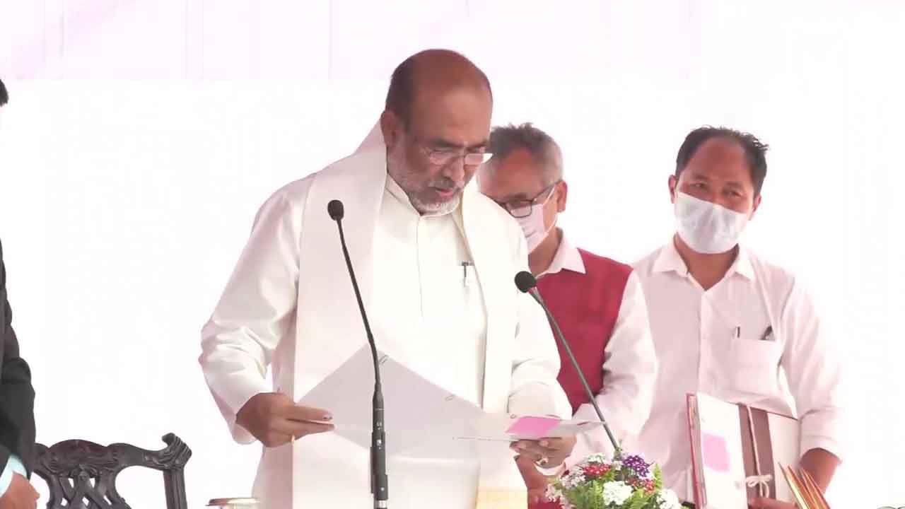 N Biren Singh ಮಣಿಪುರದ ಮುಖ್ಯಮಂತ್ರಿ ಆಗಿ ಪ್ರಮಾಣ ವಚನ ಸ್ವೀಕರಿಸಿದ ಎನ್ ಬಿರೇನ್ ಸಿಂಗ್