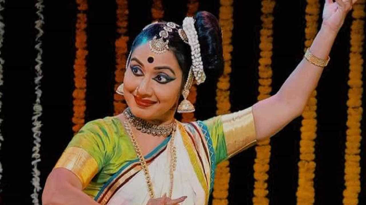 ಕಿರಿಕಿರಿ ಆಗುತ್ತಿದೆ ಎಂದು ಮೋಹಿನಿಯಾಟ್ಟಂ ನೃತ್ಯ ಅರ್ಧಕ್ಕೆ ನಿಲ್ಲಿಸಿದ ನ್ಯಾಯಾಧೀಶ ಕಲಂ ಪಾಷಾ; ಅವಮಾನದಿಂದ ಕಣ್ಣೀರು ಹಾಕಿದ ಕಲಾವಿದೆ ಕಿರಿಕಿರಿ ಆಗುತ್ತಿದೆ ಎಂದು ಮೋಹಿನಿಯಾಟ್ಟಂ ನೃತ್ಯ ಅರ್ಧಕ್ಕೆ ನಿಲ್ಲಿಸಿದ ನ್ಯಾಯಾಧೀಶ ಕಲಂ ಪಾಷಾ; ಅವಮಾನದಿಂದ ಕಣ್ಣೀರು ಹಾಕಿದ ಕಲಾವಿದೆ