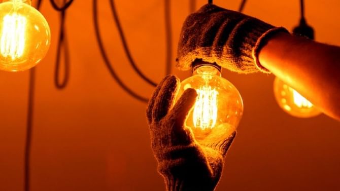 Power Cut: ಬೆಂಗಳೂರಿನ ಈ ಏರಿಯಾಗಳಲ್ಲಿ ಇಂದು ಸಂಜೆ 7ರವರೆಗೆ ಪವರ್ ಕಟ್ Power Cut: ಬೆಂಗಳೂರಿನ ಈ ಏರಿಯಾಗಳಲ್ಲಿ ಇಂದು ಸಂಜೆ 7ರವರೆಗೆ ಪವರ್ ಕಟ್