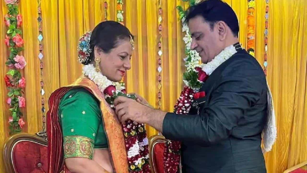 ಕ್ಯಾನ್ಸರ್ ಪೀಡಿತ 52 ವರ್ಷದ ತಾಯಿಗೆ ಮರು ಮದುವೆ ಮಾಡಿಸಿದ ಮಗ ಕ್ಯಾನ್ಸರ್ ಪೀಡಿತ 52 ವರ್ಷದ ತಾಯಿಗೆ ಮರು ಮದುವೆ ಮಾಡಿಸಿದ ಮಗ