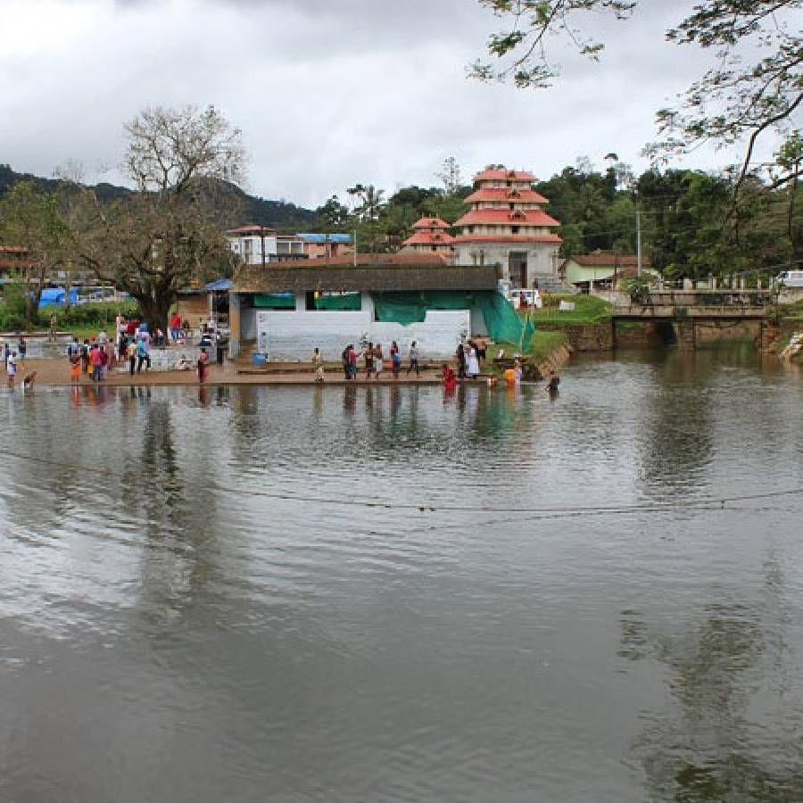 ತ್ರಿವೇಣಿ ಸಂಗಮ: ಭಾಗಮಂಡಲದ ತ್ರಿವೇಣಿ ಸಂಗಮ ಮೂರು ನದಿಗಳು ಸಂಗಮವಾಗುವ ಜಾಗವಾಗಿದೆ.  ಮಡಿಕೇರಿಯಿಂದ 40 ಕಿಮೀ ದೂರದಲ್ಲಿರುವ ಈ ಸ್ಥಳ ಪ್ರಿಸರ ಪ್ರಿಯರ ಸ್ಥಳವಾಗಿದೆ.
