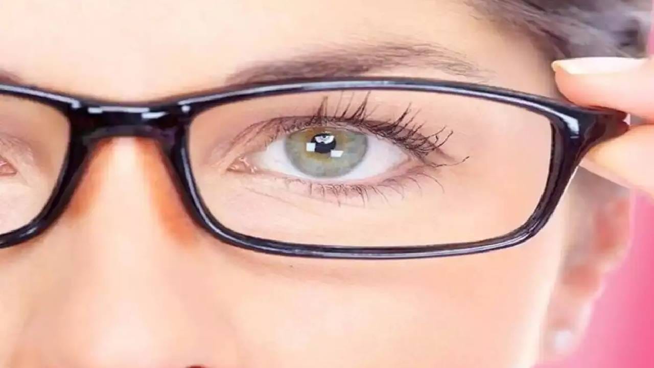 ಕನ್ನಡಕ ಧರಿಸಿ ಮೂಗಿನ ಮೇಲೆ ಕಪ್ಪು ಕಲೆಯಾಗಿದ್ಯಾ? ಈ ಮನೆಮದ್ದುಗಳನ್ನು ಬಳಸಿ ಕನ್ನಡಕ ಧರಿಸಿ ಮೂಗಿನ ಮೇಲೆ ಕಪ್ಪು ಕಲೆಯಾಗಿದ್ಯಾ? ಈ ಮನೆಮದ್ದುಗಳನ್ನು ಬಳಸಿ