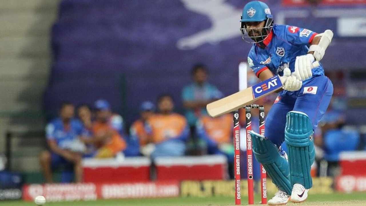 ಅಜಿಂಕ್ಯ ರಹಾನೆ: ಬೆಸ್ಟ್ ಆರಂಭಿಕರ ಪಟ್ಟಿಯಲ್ಲಿ ರಹಾನೆ ಹೆಸರು ಅಚ್ಚರಿ ಮೂಡಿಸಬಹುದು. ಆದರೆ ರಾಜಸ್ಥಾನ್ ರಾಯಲ್ಸ್ , ಪುಣೆ ಸೂಪರ್ ಜೈಂಟ್ಸ್ ಹಾಗೂ ಡೆಲ್ಲಿ ಕ್ಯಾಪಿಟಲ್ಸ್ ಪರ ಆಡಿರುವ ಅಜಿಂಕ್ಯ ರಹಾನೆ ಆರಂಭಿಕರಾಗಿ ಯಶಸ್ವಿಯಾಗಿದ್ದರು. ಇದಕ್ಕೆ ಸಾಕ್ಷಿಯಾಗಿಯೇ ಅವರು ಓಪನರ್ ಆಗಿ 3462 ರನ್ ಗಳಿಸಿರುವುದು. ಈ ವೇಳೆ ರಹಾನೆ ಎರಡು ಶತಕಗಳನ್ನು ಕೂಡ ಬಾರಿಸಿದ್ದರು ಎಂಬುದು ವಿಶೇಷ.