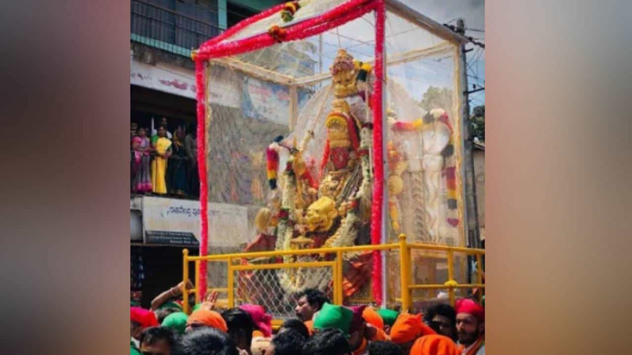 ಪ್ರಸಿದ್ಧ ಶಿರಸಿ ಮಾರಿಕಾಂಬಾ ದೇವಿ ಜಾತ್ರೆಗೆ ಅದ್ದೂರಿ ತೆರೆ: ಗದ್ದುಗೆ ಇಳಿದ ಮಾರೆಮ್ಮ ಪ್ರಸಿದ್ಧ ಶಿರಸಿ ಮಾರಿಕಾಂಬಾ ದೇವಿ ಜಾತ್ರೆಗೆ ಅದ್ದೂರಿ ತೆರೆ: ಗದ್ದುಗೆ ಇಳಿದ ಮಾರೆಮ್ಮ
