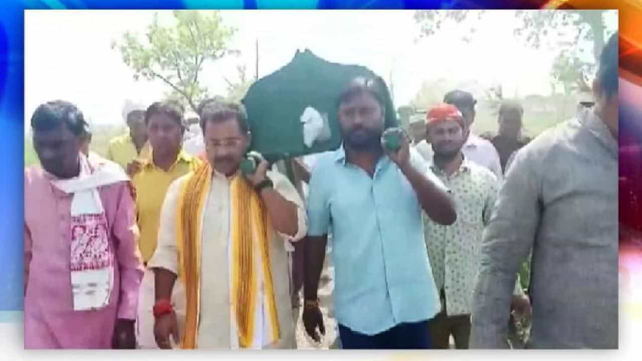 Babar Murder Case: ಖುಷಿನಗರದಲ್ಲಿ ಬಿಜೆಪಿಯನ್ನು ಬೆಂಬಲಿಸಿದ್ದಕ್ಕೆ ಮುಸ್ಲಿಂ ವ್ಯಕ್ತಿಯ ಹತ್ಯೆ; 4 ಆರೋಪಿಗಳ ಬಂಧನ Babar Murder Case: ಖುಷಿನಗರದಲ್ಲಿ ಬಿಜೆಪಿಯನ್ನು ಬೆಂಬಲಿಸಿದ್ದಕ್ಕೆ ಮುಸ್ಲಿಂ ವ್ಯಕ್ತಿಯ ಹತ್ಯೆ; 4 ಆರೋಪಿಗಳ ಬಂಧನ