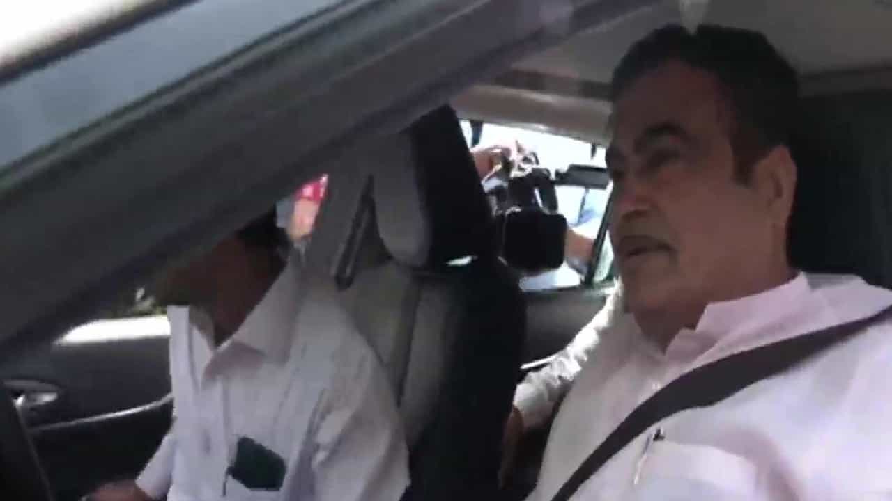 Hydrogen Car: ಹೈಡ್ರೋಜನ್ ಶಕ್ತಿಯಿಂದ ಚಲಿಸುವ ಕಾರಿನಲ್ಲಿ ಬಂದಿಳಿದ ಕೇಂದ್ರ ಸಚಿವ ನಿತಿನ್ ಗಡ್ಕರಿ ಹೇಳಿದ್ದೇನು? Hydrogen Car: ಹೈಡ್ರೋಜನ್ ಶಕ್ತಿಯಿಂದ ಚಲಿಸುವ ಕಾರಿನಲ್ಲಿ ಬಂದಿಳಿದ ಕೇಂದ್ರ ಸಚಿವ ನಿತಿನ್ ಗಡ್ಕರಿ ಹೇಳಿದ್ದೇನು?