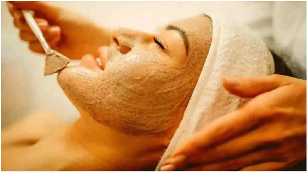 Beauty Tips: ಕಿತ್ತಳೆ ಸಿಪ್ಪೆಯಿಂದ ಈ ವಿಶೇಷ ಫೇಸ್ ಪ್ಯಾಕ್ ಮಾಡಿ; ಮುಖದ ಕಾಂತಿ ಹೆಚ್ಚಿಸಿಕೊಳ್ಳಿ! Beauty Tips: ಕಿತ್ತಳೆ ಸಿಪ್ಪೆಯಿಂದ ಈ ವಿಶೇಷ ಫೇಸ್ ಪ್ಯಾಕ್ ಮಾಡಿ; ಮುಖದ ಕಾಂತಿ ಹೆಚ್ಚಿಸಿಕೊಳ್ಳಿ!