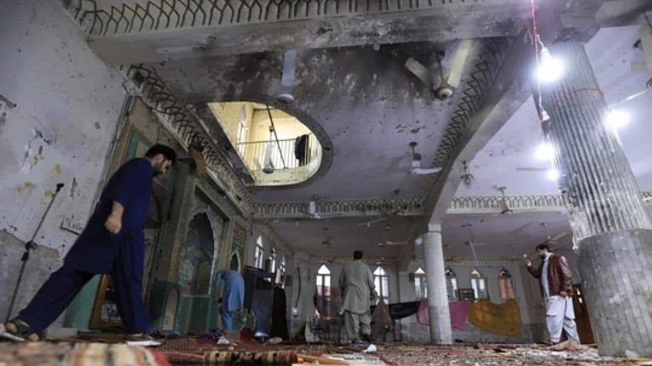 Peshawar Blast: ಪೇಶಾವರ ಬಾಂಬ್ ಸ್ಫೋಟ ಪ್ರಕರಣ; 57ಕ್ಕೇರಿದ ಸಾವಿನ ಸಂಖ್ಯೆ, ದಾಳಿಯ ಹೊಣೆ ಹೊತ್ತ ಇಸ್ಲಾಮಿಕ್ ಸ್ಟೇಟ್ಸ್ Peshawar Blast: ಪೇಶಾವರ ಬಾಂಬ್ ಸ್ಫೋಟ ಪ್ರಕರಣ; 57ಕ್ಕೇರಿದ ಸಾವಿನ ಸಂಖ್ಯೆ, ದಾಳಿಯ ಹೊಣೆ ಹೊತ್ತ ಇಸ್ಲಾಮಿಕ್ ಸ್ಟೇಟ್ಸ್