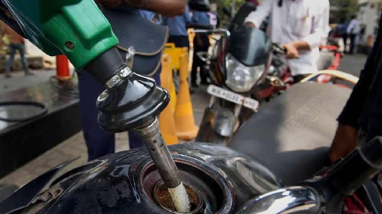 Petrol Price Today: ಇಂಧನ ದರ ಸ್ಥಿರ; ಬೆಂಗಳೂರಿನಲ್ಲಿ ಇಂದು ಪೆಟ್ರೋಲ್, ಡೀಸೆಲ್ ಬೆಲೆ ಹೀಗಿದೆ