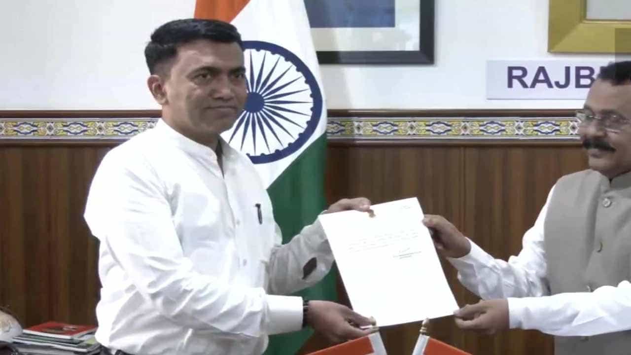 ಮುಖ್ಯಮಂತ್ರಿ ಸ್ಥಾನಕ್ಕೆ ಸಾವಂತ್ ರಾಜೀನಾಮೆ, ಯಾರಾಗಲಿದ್ದಾರೆ ಗೋವಾದ ಮುಂದಿನ ಸಿ ಎಮ್? ಮುಖ್ಯಮಂತ್ರಿ ಸ್ಥಾನಕ್ಕೆ ಸಾವಂತ್ ರಾಜೀನಾಮೆ, ಯಾರಾಗಲಿದ್ದಾರೆ ಗೋವಾದ ಮುಂದಿನ ಸಿ ಎಮ್?