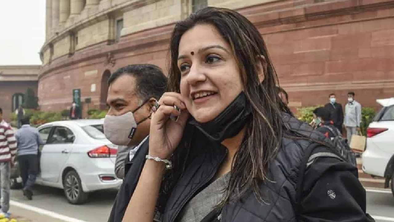 ಅರ್ಜೆಂಟ್ ಆಗಿ ಚುನಾವಣೆ ನಿಗದಿಪಡಿಸಿ; ಪೆಟ್ರೋಲ್ ​ಬೆಲೆ ಏರಿಕೆ ಬೆನ್ನಲ್ಲೇ ಚುನಾವಣಾ ಆಯೋಗಕ್ಕೆ ಒತ್ತಾಯ ಮಾಡಿದ ಪ್ರಿಯಾಂಕಾ ಚತುರ್ವೇದಿ