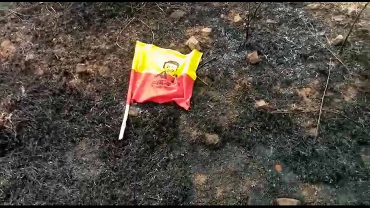 ಪುನೀತ್ ನಾಮಫಲಕ, ಕನ್ನಡ ಭಾವುಟಕ್ಕೆ ಅವಮಾನ; ಕಿಡಿಗೇಡಿಗಳ ಕೃತ್ಯಕ್ಕೆ ಸಿಸಿಟಿವಿ ದೃಶ್ಯವೇ ಸಾಕ್ಷಿ ಪುನೀತ್ ನಾಮಫಲಕ, ಕನ್ನಡ ಭಾವುಟಕ್ಕೆ ಅವಮಾನ; ಕಿಡಿಗೇಡಿಗಳ ಕೃತ್ಯಕ್ಕೆ ಸಿಸಿಟಿವಿ ದೃಶ್ಯವೇ ಸಾಕ್ಷಿ