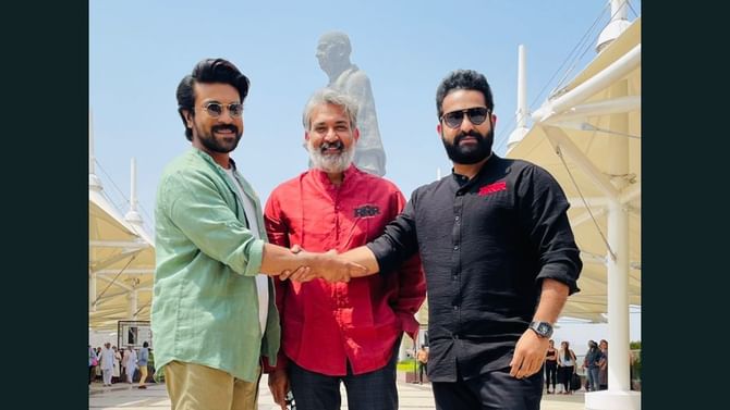 RRR: ಏಕತಾ ಪ್ರತಿಮೆ ಮುಂಭಾಗ ರಾಮ್ ಚರಣ್- ಜ್ಯೂ.ಎನ್ಟಿಆರ್ ‘ದೋಸ್ತಿ’ ಪೋಸ್; ವಿಶೇಷ ಕ್ಷಣಕ್ಕೆ ಸಾಕ್ಷಿಯಾದ ರಾಜಮೌಳಿ; ಫೋಟೋಗಳು ಇಲ್ಲಿವೆ RRR: ಏಕತಾ ಪ್ರತಿಮೆ ಮುಂಭಾಗ ರಾಮ್ ಚರಣ್- ಜ್ಯೂ.ಎನ್ಟಿಆರ್ ‘ದೋಸ್ತಿ’ ಪೋಸ್; ವಿಶೇಷ ಕ್ಷಣಕ್ಕೆ ಸಾಕ್ಷಿಯಾದ ರಾಜಮೌಳಿ; ಫೋಟೋಗಳು ಇಲ್ಲಿವೆ