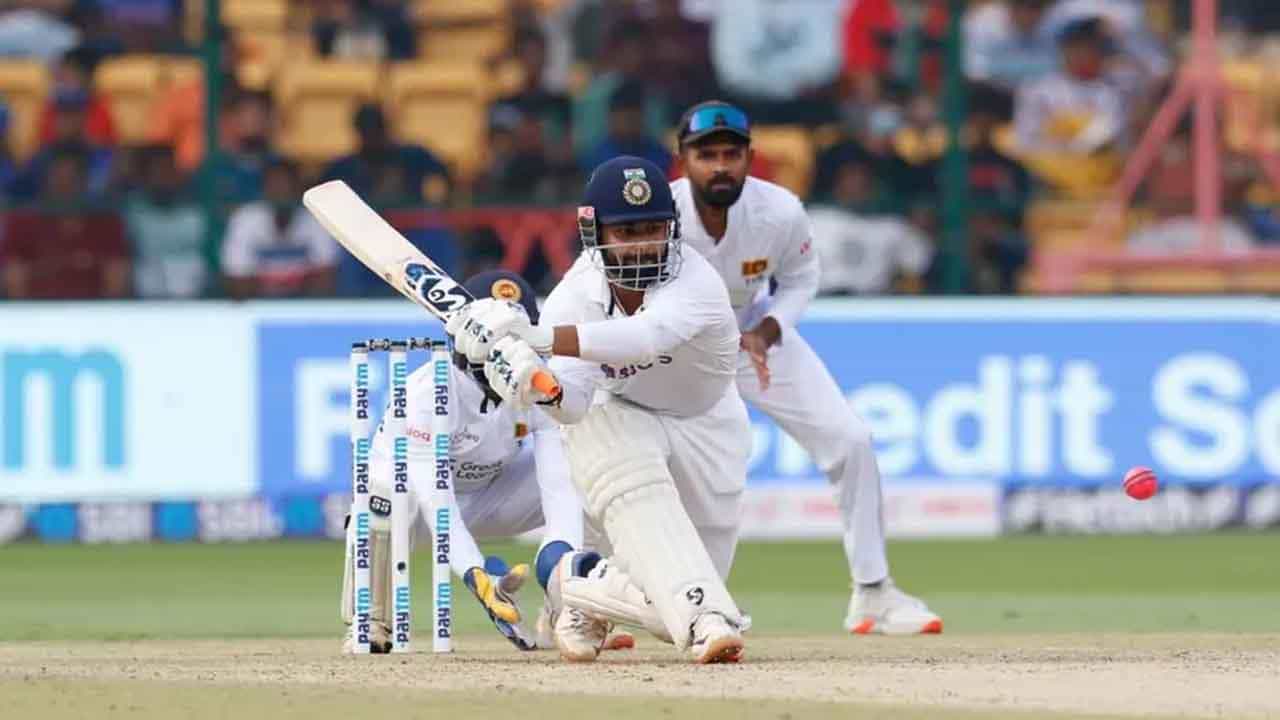 IND vs SL: ಪಂತ್ ಬ್ಯಾಟಿಂಗ್ ಅಬ್ಬರಕ್ಕೆ ಕಪಿಲ್ ದೇವ್ ಅವರ 40 ವರ್ಷದ ಹಳೆಯ ದಾಖಲೆ ಉಡೀಸ್..! IND vs SL: ಪಂತ್ ಬ್ಯಾಟಿಂಗ್ ಅಬ್ಬರಕ್ಕೆ ಕಪಿಲ್ ದೇವ್ ಅವರ 40 ವರ್ಷದ ಹಳೆಯ ದಾಖಲೆ ಉಡೀಸ್..!