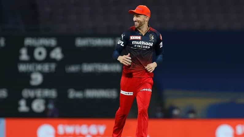 ರಾಯಲ್ ಚಾಲೆಂಜರ್ಸ್ ಬೆಂಗಳೂರು ತಂಡದ ನಾಯಕ ಫಾಫ್ ಡು ಪ್ಲೆಸಿಸ್ ಎರಡು ಪಂದ್ಯಗಳಲ್ಲಿ 93 ರನ್ ಗಳಿಸಿ ಮೊದಲ ಸ್ಥಾನದಲ್ಲಿದ್ದಾರೆ. RCB ಮೊದಲ ಪಂದ್ಯದಲ್ಲಿ ಪಂಜಾಬ್ ಕಿಂಗ್ಸ್ ವಿರುದ್ಧ ಸೋತಿತ್ತು. ಬುಧವಾರ ನಡೆದ ಎರಡನೇ ಪಂದ್ಯದಲ್ಲಿ ಆರ್ಸಿಬಿ, ಕೆಕೆಆರ್ ವಿರುದ್ಧ 3 ವಿಕೆಟ್ಗಳಿಂದ ಗೆಲುವು ಸಾಧಿಸಿತು.