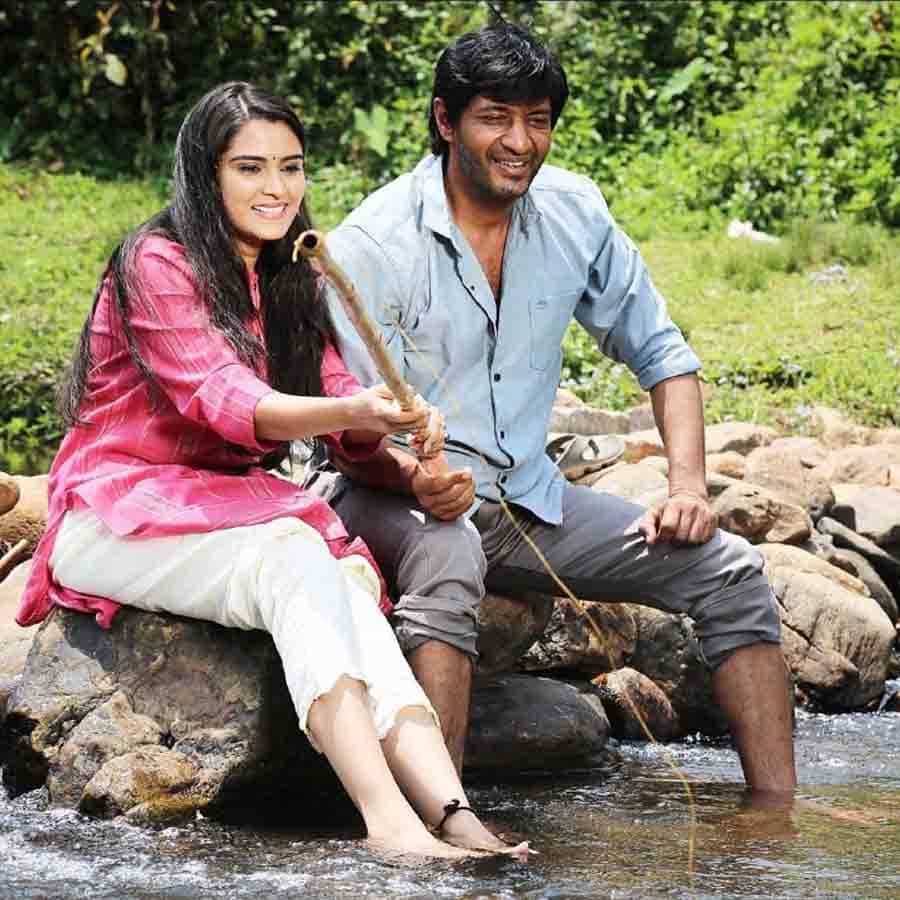 ನಟಿ ಸಂಗೀತಾ ಭಟ್ ಅವರು ಕನ್ನಡದ ಹಲವು ಸಿನಿಮಾಗಳಲ್ಲಿ ನಟಿಸಿದ್ದಾರೆ. ಕನ್ನಡ ಮಾತ್ರವಲ್ಲದೆ, ತೆಲುಗು ಹಾಗೂ ತಮಿಳು ಚಿತ್ರಗಳಲ್ಲೂ ಅವರು ಬಣ್ಣ ಹಚ್ಚಿದ್ದರು. ಈಗ ಅವರು ನಾಯಕಿಯಾಗಿ ಚಿತ್ರರಂಗಕ್ಕೆ ಕಂಬ್ಯಾಕ್ ಮಾಡುತ್ತಿದ್ದಾರೆ.