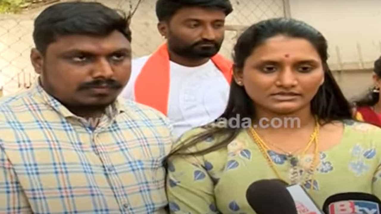 ಪ್ರಿಯಕರನೊಂದಿಗೆ ಬೆಂಗಳೂರಿಗೆ ಓಡಿಬಂದಿರುವ ತಮಿಳುನಾಡು ಸಚಿವರೊಬ್ಬರ ಮಗಳಿಗೆ ಕರ್ನಾಟಕ ಸರ್ಕಾರದ ರಕ್ಷಣೆ ಬೇಕಂತೆ ಪ್ರಿಯಕರನೊಂದಿಗೆ ಬೆಂಗಳೂರಿಗೆ ಓಡಿಬಂದಿರುವ ತಮಿಳುನಾಡು ಸಚಿವರೊಬ್ಬರ ಮಗಳಿಗೆ ಕರ್ನಾಟಕ ಸರ್ಕಾರದ ರಕ್ಷಣೆ ಬೇಕಂತೆ