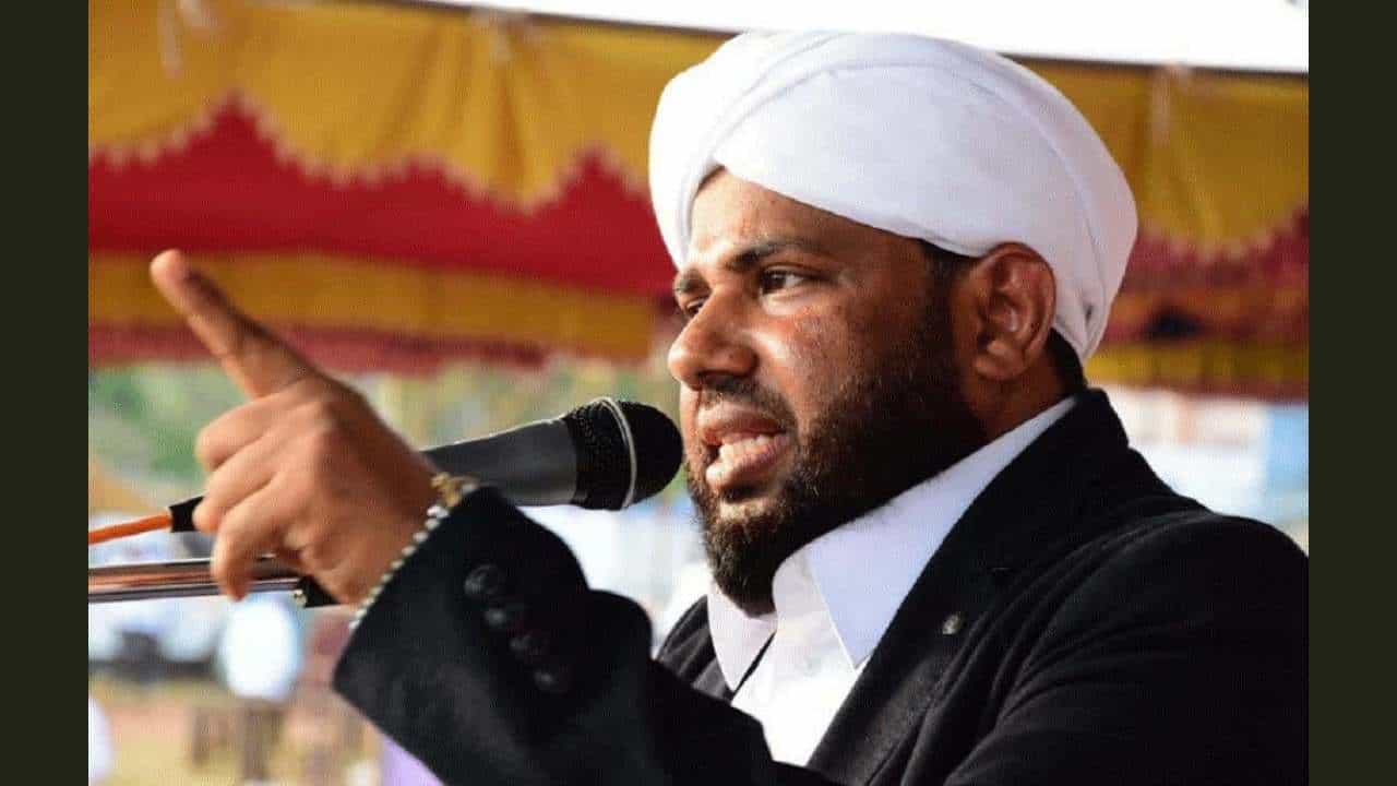 Karnataka Hijab Verdict: ಹಿಜಾಬ್ ವಿವಾದ ಹಿಂದೂ-ಮುಸ್ಲಿಮರ ಬಿಕ್ಕಟ್ಟಲ್ಲ, ಸಾಂವಿಧಾನಿಕ ಬಿಕ್ಕಟ್ಟು: ಶಫಿ ಸಅದಿ Karnataka Hijab Verdict: ಹಿಜಾಬ್ ವಿವಾದ ಹಿಂದೂ-ಮುಸ್ಲಿಮರ ಬಿಕ್ಕಟ್ಟಲ್ಲ, ಸಾಂವಿಧಾನಿಕ ಬಿಕ್ಕಟ್ಟು: ಶಫಿ ಸಅದಿ