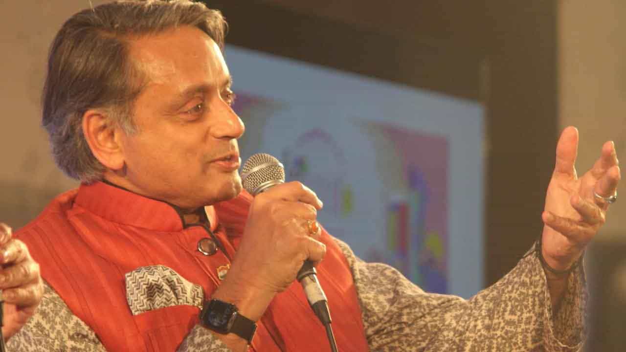ಪ್ರಧಾನಿಗೆ ಭಾರೀ ಚೈತನ್ಯ ಇದೆ, ಯುಪಿ ಚುನಾವಣೆ ಗೆಲುವಿನ ಶ್ರೇಯ ಮೋದಿಗೆ: ಶಶಿ ತರೂರ್ ಪ್ರಧಾನಿಗೆ ಭಾರೀ ಚೈತನ್ಯ ಇದೆ, ಯುಪಿ ಚುನಾವಣೆ ಗೆಲುವಿನ ಶ್ರೇಯ ಮೋದಿಗೆ: ಶಶಿ ತರೂರ್