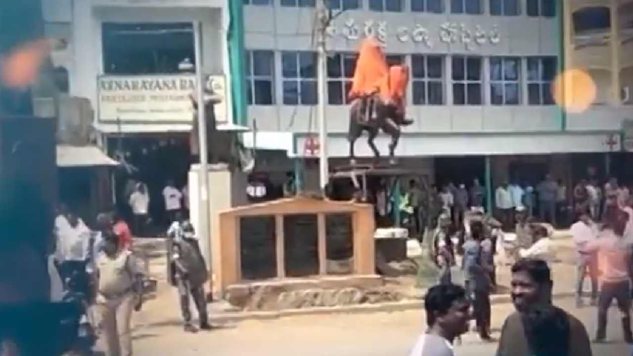 Video: ಛತ್ರಪತಿ ಶಿವಾಜಿ ಪ್ರತಿಮೆ ವಿಚಾರವಾಗಿ ಸಂಘರ್ಷ; ತೆಲಂಗಾಣದ ಗಡಿ ಪಟ್ಟಣವೊಂದರಲ್ಲಿ ಸೆಕ್ಷನ್ 144 ಜಾರಿ