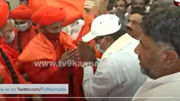 ಕರ್ನಾಟಕ ಕಾಂಗ್ರೆಸ್ ನಾಯಕರಿಗೆ ರಾಹುಲ್ ಗಾಂಧಿ ನೀಡಿದ ಸಾಮೂಹಿಕ ನಾಯಕತ್ವ ಸಂದೇಶ ಕಾರ್ಯರೂಪ ತಳೆಯುತ್ತಿದೆ! ಕರ್ನಾಟಕ ಕಾಂಗ್ರೆಸ್ ನಾಯಕರಿಗೆ ರಾಹುಲ್ ಗಾಂಧಿ ನೀಡಿದ ಸಾಮೂಹಿಕ ನಾಯಕತ್ವ ಸಂದೇಶ ಕಾರ್ಯರೂಪ ತಳೆಯುತ್ತಿದೆ!