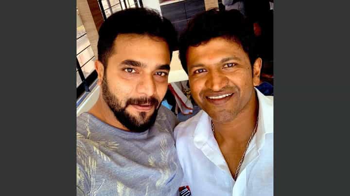 James Pre-Release Event: ‘ನಮ್ಮ ಪಕ್ಕದಲ್ಲೇ ದೇವರಿದ್ದರು’; ಪುನೀತ್ ಬಗ್ಗೆ ಶ್ರೀಮುರಳಿ ಭಾವುಕ ಮಾತು James Pre-Release Event: ‘ನಮ್ಮ ಪಕ್ಕದಲ್ಲೇ ದೇವರಿದ್ದರು’; ಪುನೀತ್ ಬಗ್ಗೆ ಶ್ರೀಮುರಳಿ ಭಾವುಕ ಮಾತು